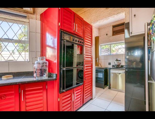 4 BEDROOM HOUSE FOR SALE IN RESERVOIR HILLS
